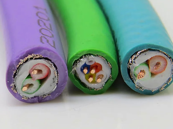在挑選線(xiàn)纜的時(shí)分必定要注意其適宜性、完整性以及質(zhì)量的好壞.jpg