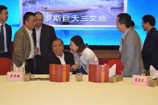 邦盟華威E板上市慶典精彩合影留念