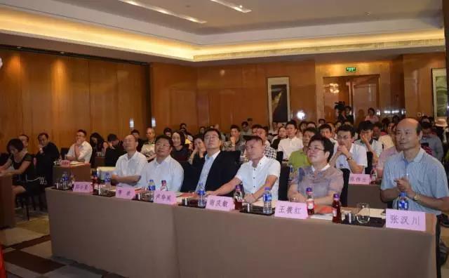 7月30日，《如何用投資人的眼光打造企業(yè)》高峰會(huì)暨邦盟匯駿與多多爽上市合作簽約儀式圓滿(mǎn)成功！