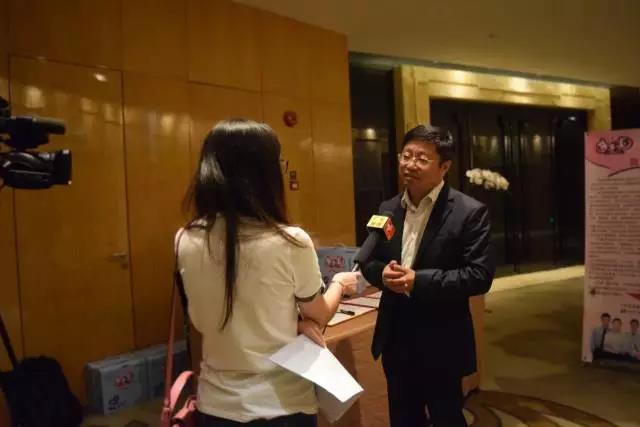 7月30日，《如何用投資人的眼光打造企業(yè)》高峰會(huì)暨邦盟匯駿與多多爽上市合作簽約儀式圓滿(mǎn)成功！