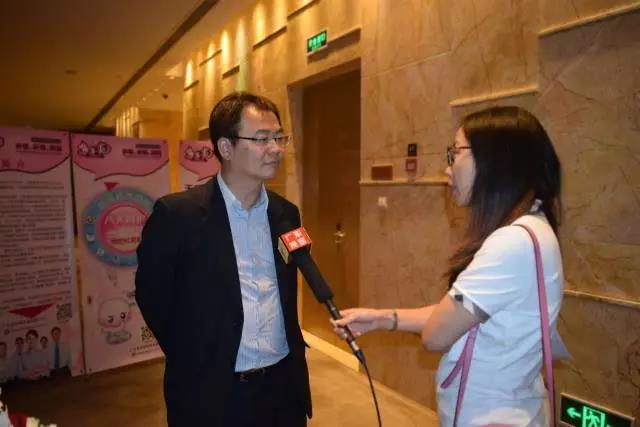 7月30日，《如何用投資人的眼光打造企業(yè)》高峰會(huì)暨邦盟匯駿與多多爽上市合作簽約儀式圓滿(mǎn)成功！